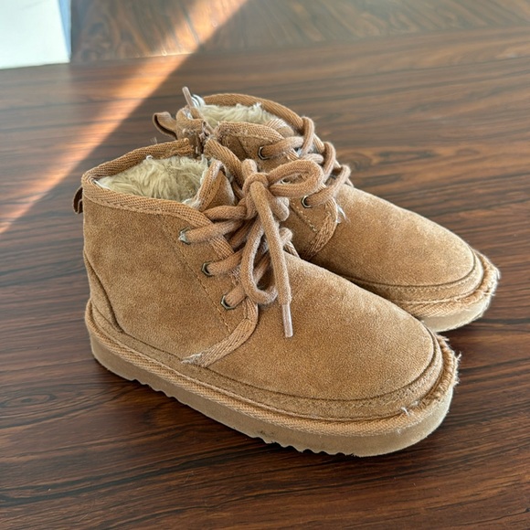 Amazon Other - Toddler boots